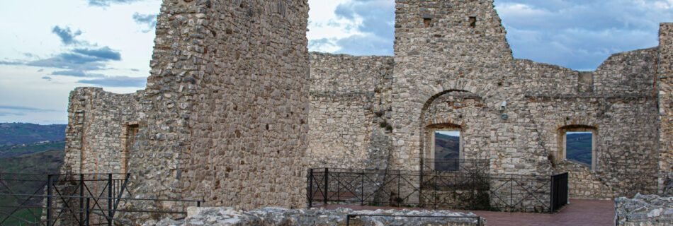 turismo storico e culturale in molise, castello di castropignano