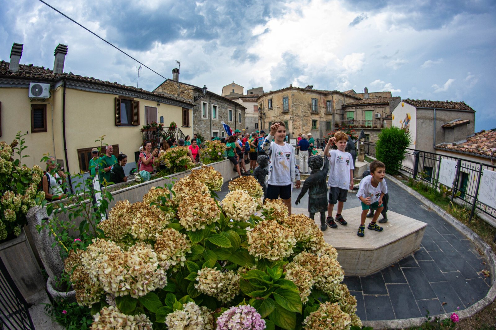 bimbi a casalciprano, vita lenta in molise