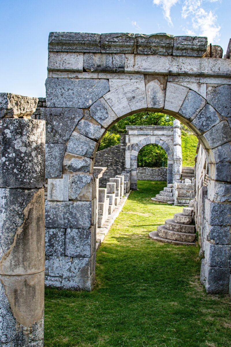 Strutture in pietra del santuario italico di Pietrabbondante.